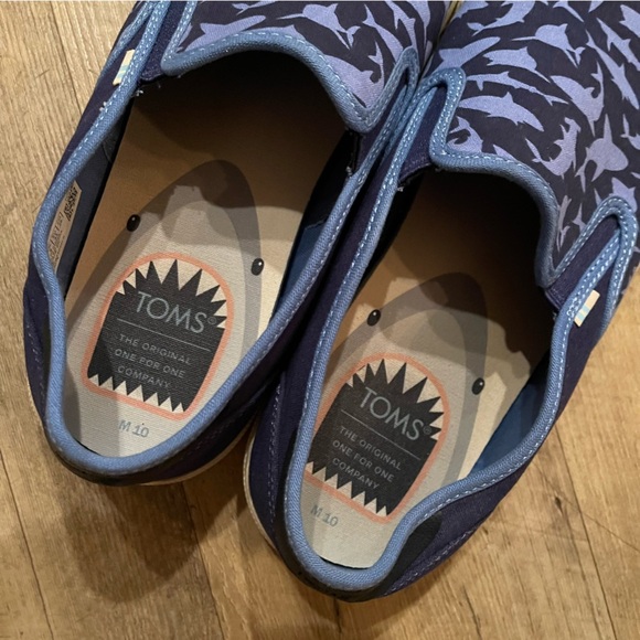 TOMS | Vegan Slip On Sharks Printed Canvas Sneakers - Picture 8 of 9